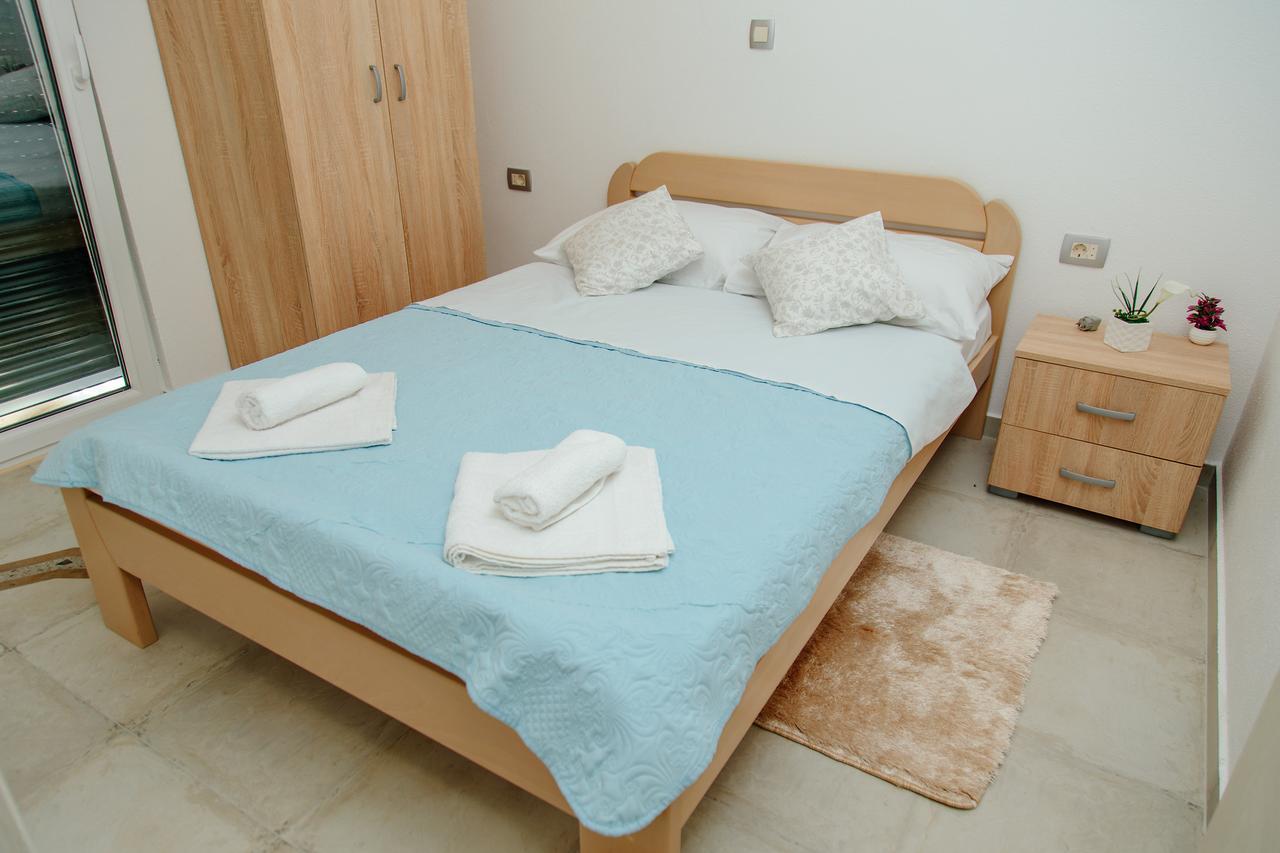 Apartmani Mozaici Рісан Екстер'єр фото