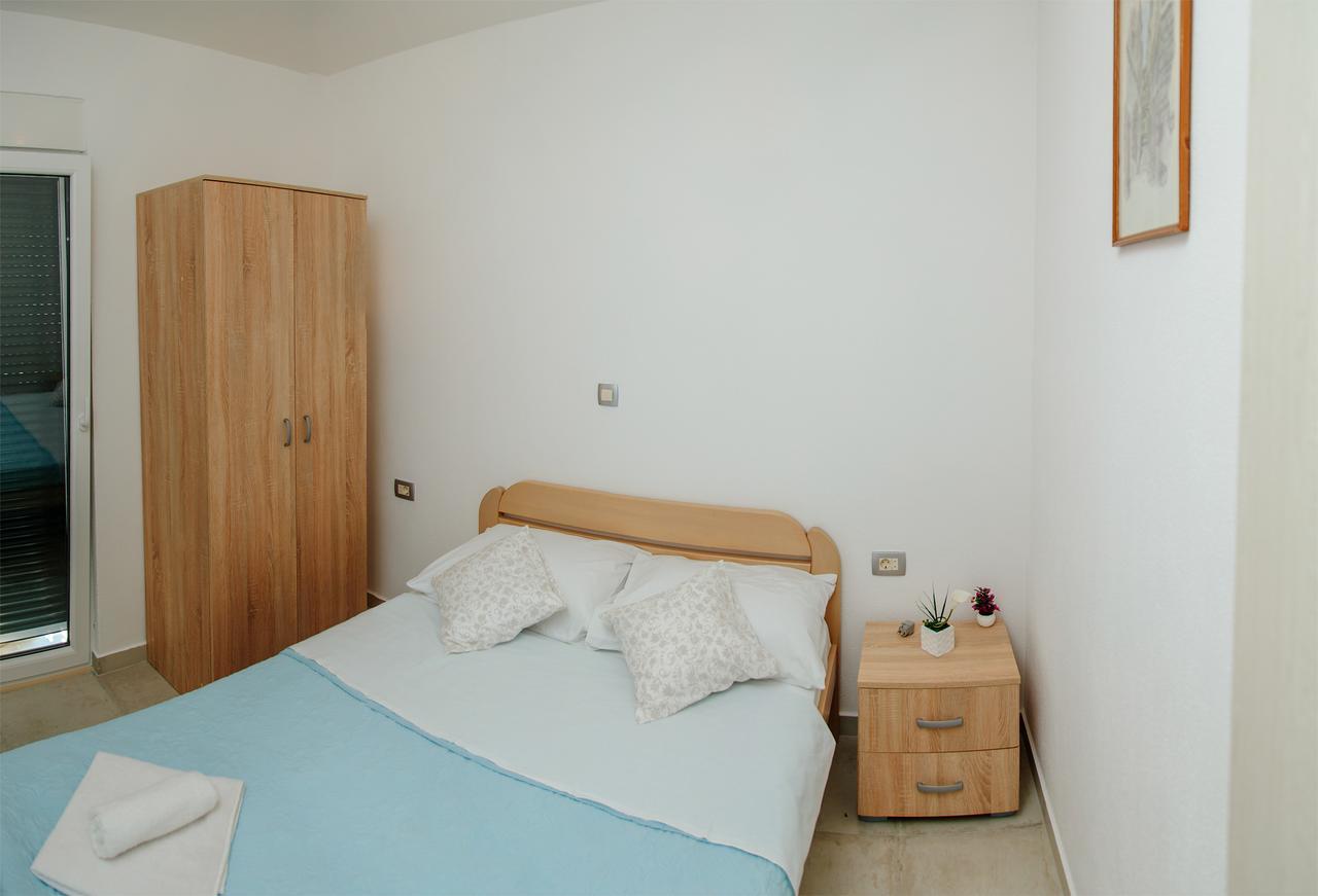 Apartmani Mozaici Рісан Екстер'єр фото