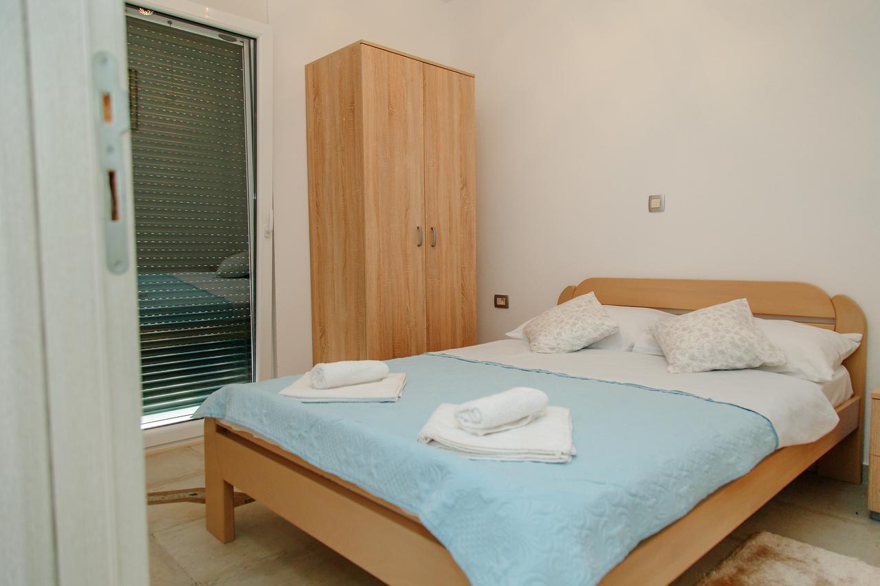 Apartmani Mozaici Рісан Екстер'єр фото