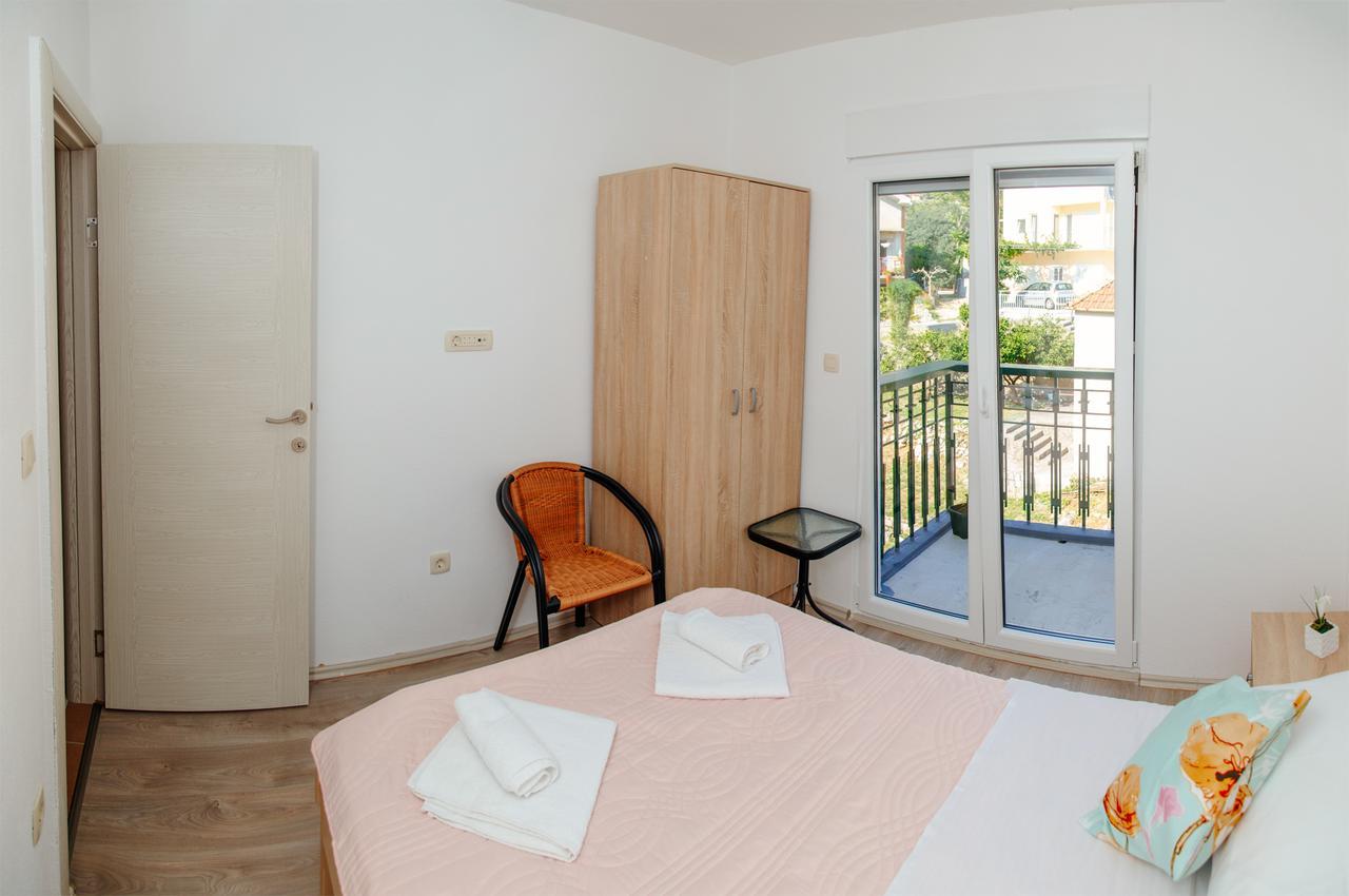 Apartmani Mozaici Рісан Екстер'єр фото