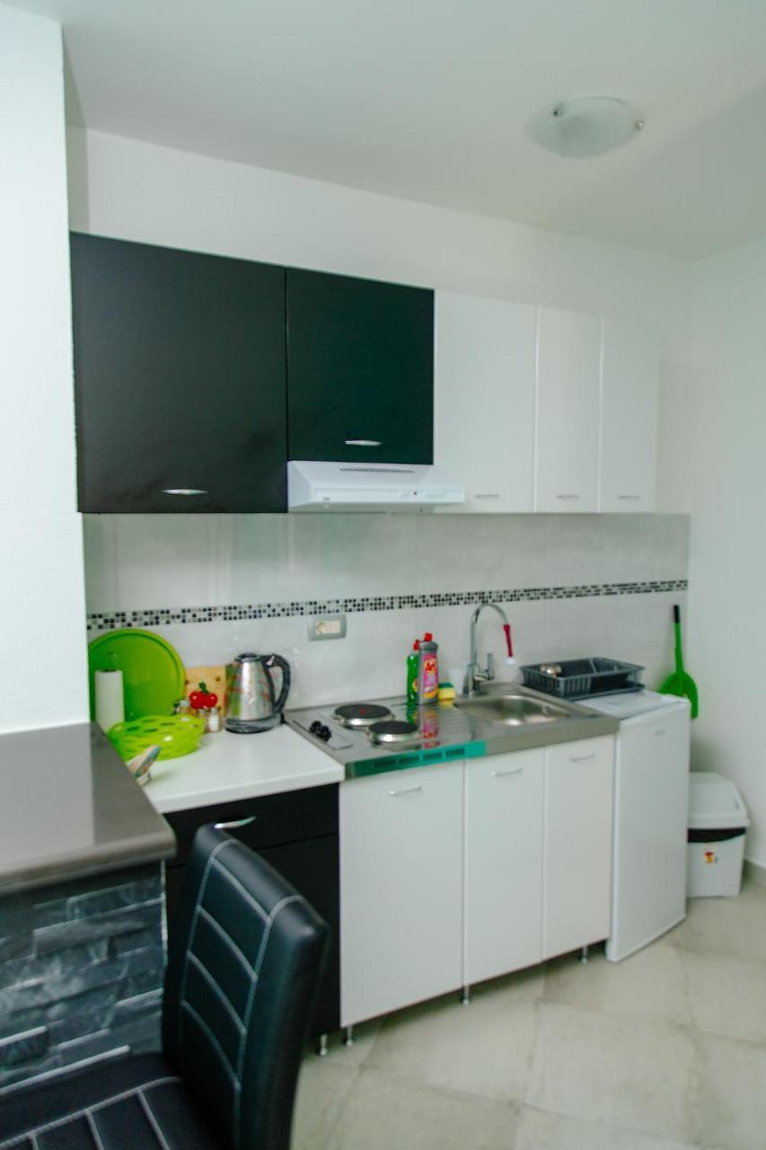 Apartmani Mozaici Рісан Екстер'єр фото
